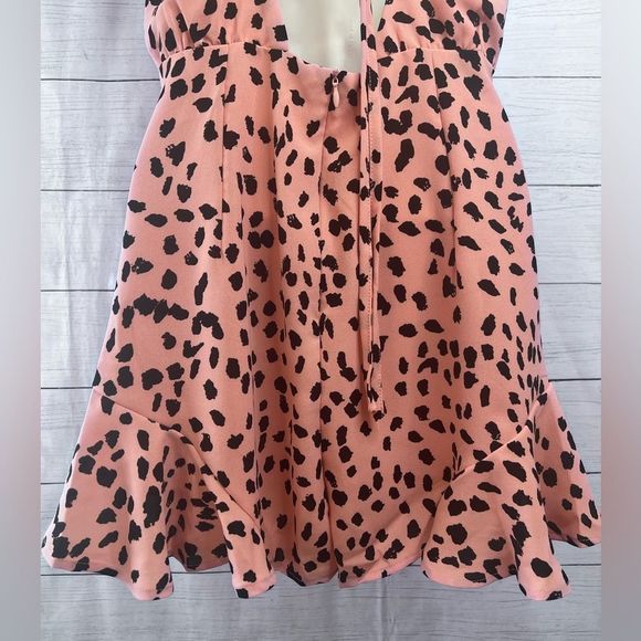 Boutique Brand Pink Black Cheetah Print Backless Tie Romper Ruffle Hem 💗 - Picture 6 of 9